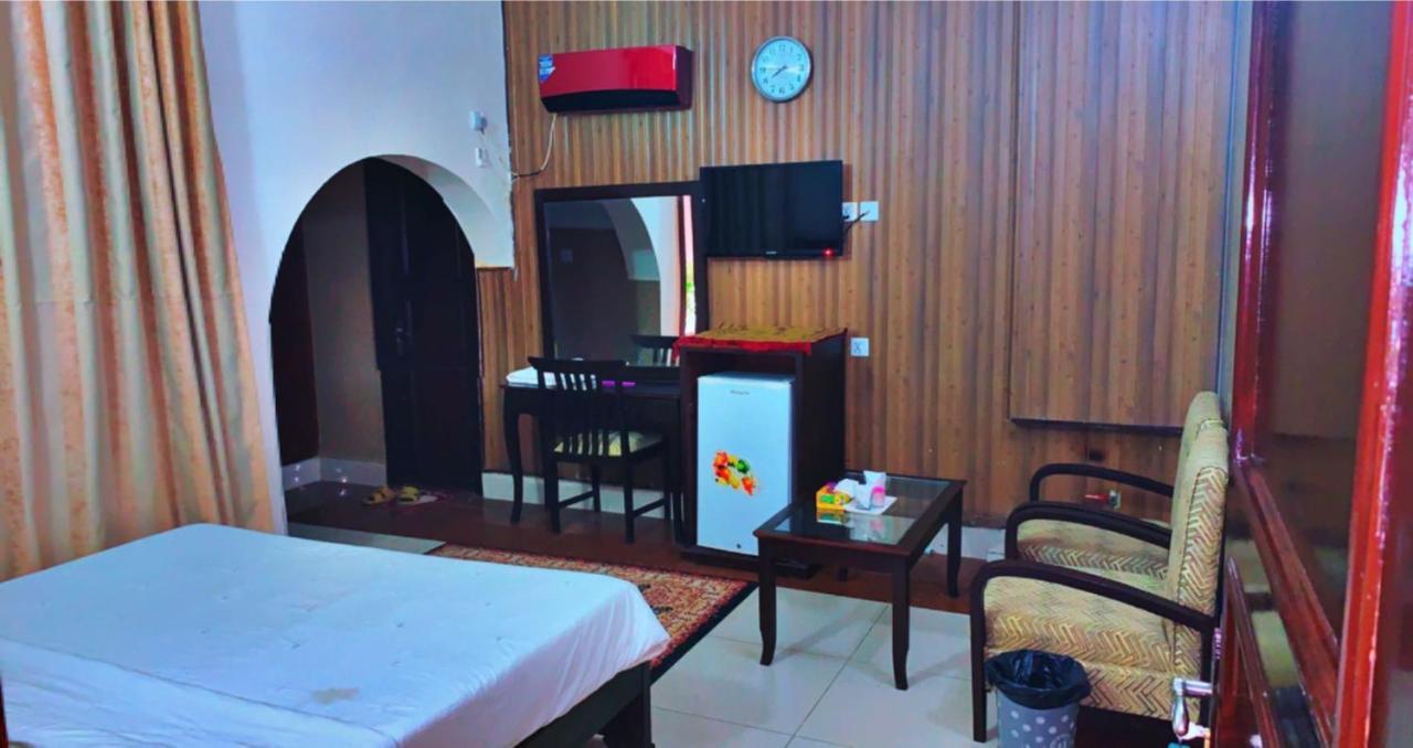 Crown Castle Peshawar Hotel Exterior photo